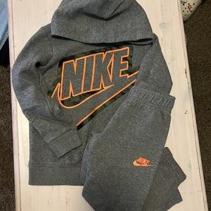 Nike hoodie and sweatpants set
